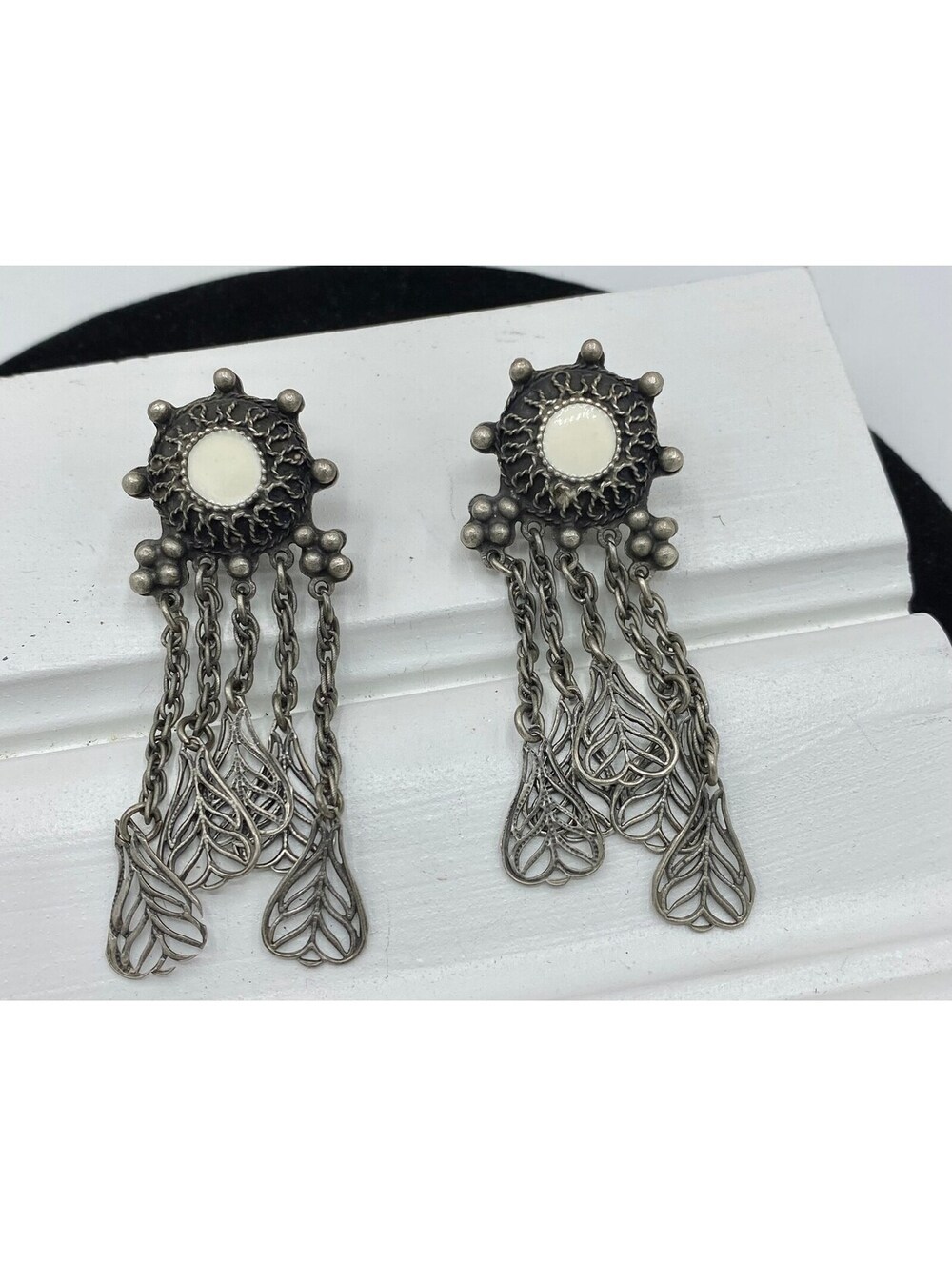 Vtg Silver Plated White Enamel Heart Charm Dangle Screwback Clip Earrings ZZ35